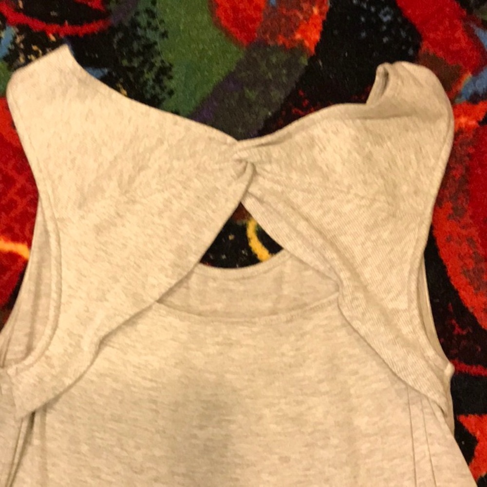 Tops - Picture 4 of 4